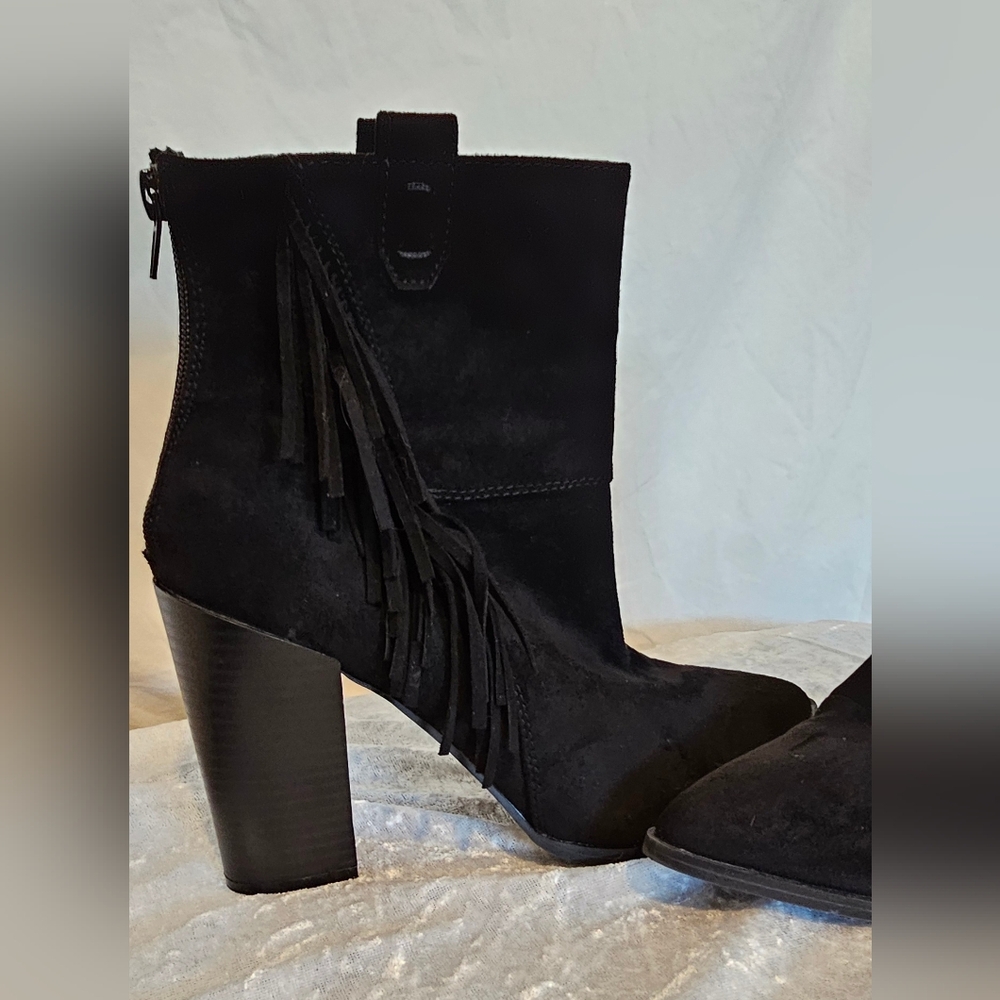 *EUC* Black Suede Fringe Boots